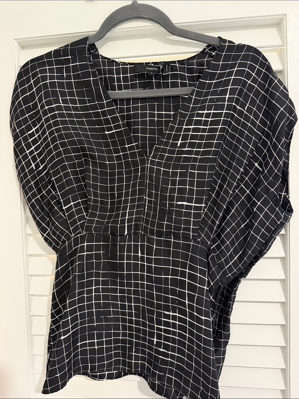 Theory Black and White Empire V-Neck Blouse Silk $295 S